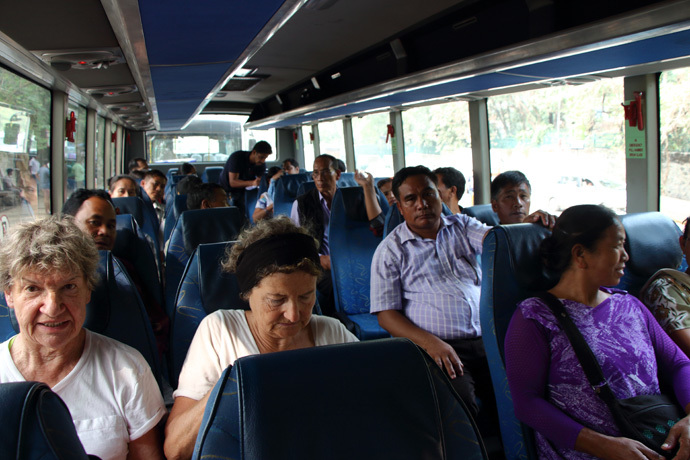 171209_Bollywood_Film-City-Tour-Bus.jpg