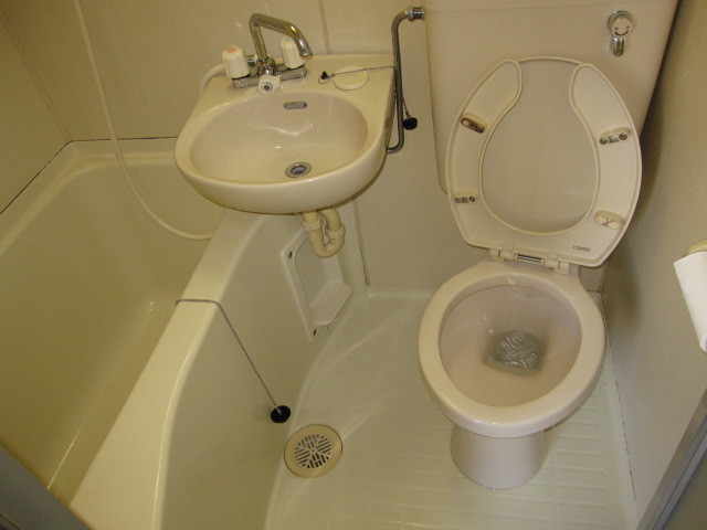 埼玉県ふじみ野市　原状回復　賃貸アパート１Ｒ空き室ハウスクリーニング　浴室ユニットバス清掃　作業完了後　１