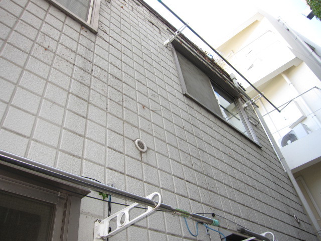 東京都杉並区　２階建てアパート共用部定期清掃＆草取り　ツタ撤去　作業完了後　１