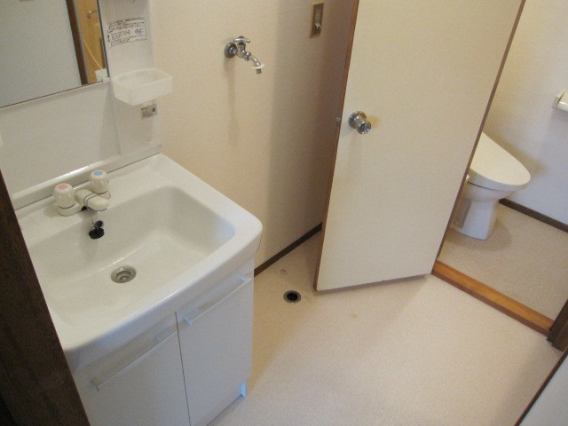 埼玉県所沢市　賃貸物件空き室　水周りクリーニング　洗面所清掃　作業完了後　１