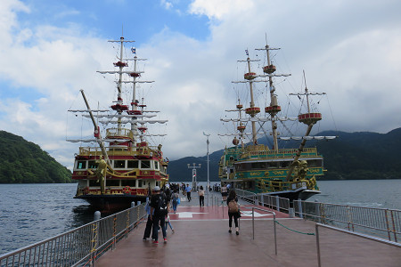 箱根海賊船と桟橋