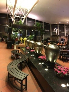 ハノイ空港にいくつかあったレストランの中で 一番雰囲気がよさそうなところで