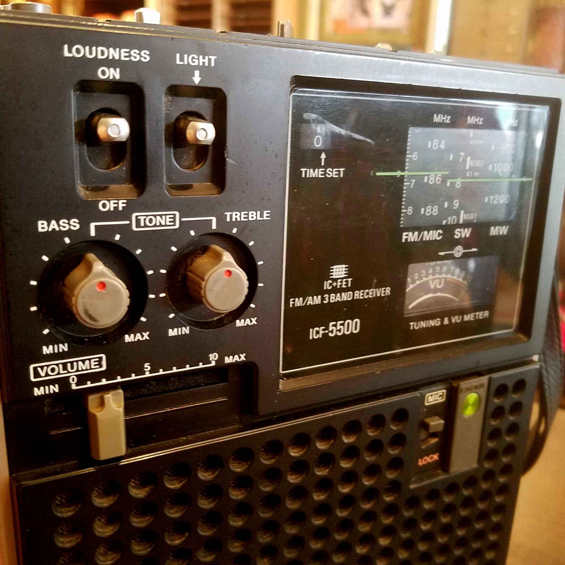 レトロラジオの名機SONY3バンドラジオICF5500「スカイセンサー 